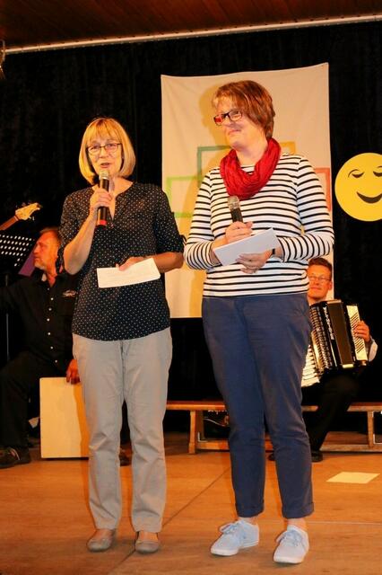 Die Anmoderation des GoSoecial beschäftigt sich mit der Frage, was Glück ist. "Materieller Wohlstand scheint dann nicht unbedingt etwas mit Glück zu tun zu haben..." (29.06.2014)