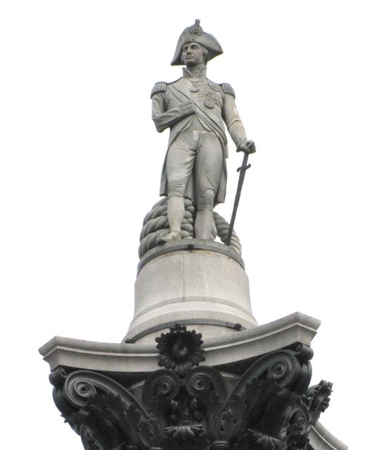 Einer der Helden der Napoleon-Kriege war der englische Admiral Nelson, der mehrere Schlachten für sich entscheiden konnte. 1805 versenkte er bei Trafalgar die französisch-spanische Flotte. Es wurde sein größter Sieg. Dabei kam er, wie es tragischer kaum sein kann, ums Leben.