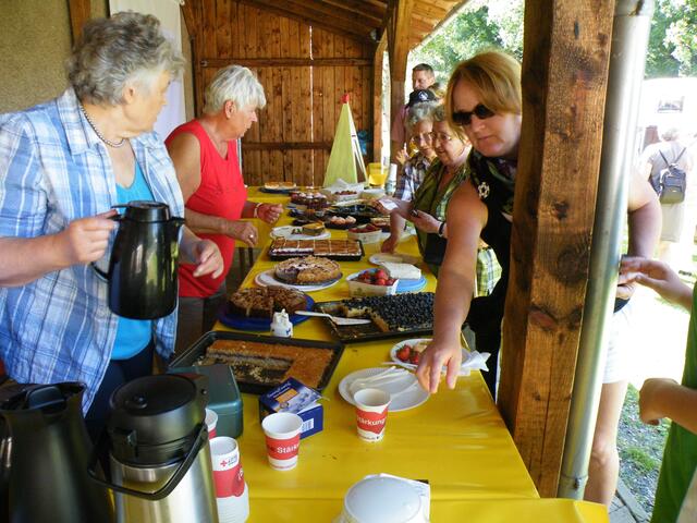 3. auch Kaffee und Kuchen wurden feil geboten