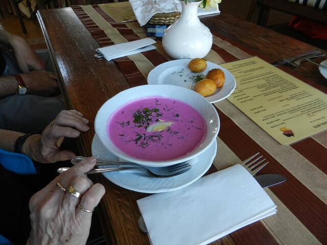 Mittagessen, Rote Bete Suppe.