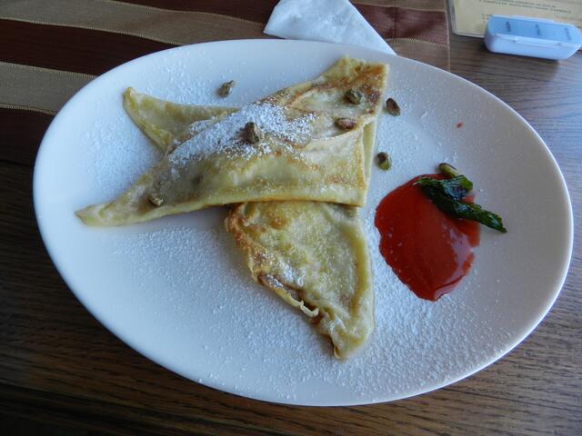 Pfannkuchen mit Quarkfüllung.