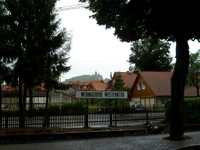 Am Bahnhof Westerntor. Dort befindet sich auch das Bahnbetriebswerk Wernigerode-Westerntor.