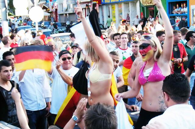 Und so fröhlich soll auch in der Nacht des 13. zum 14.  Juli 2014 gefeiert werden.