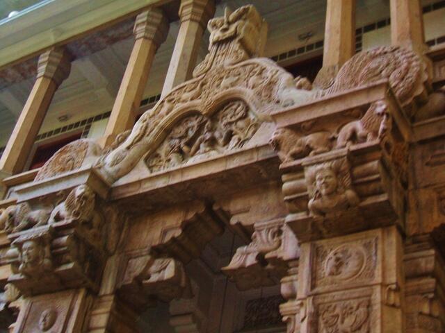 Fassade des Tempels