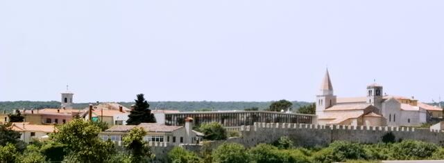 der Klosterbezirk der Stadt Krk.