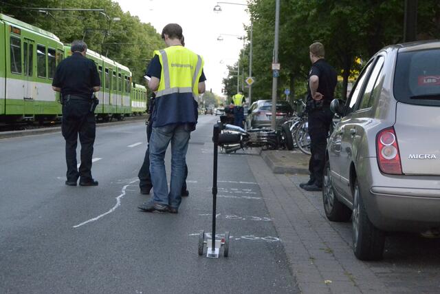 Unfallaufnahme durch den Verkehrsunfalldienst der Polizei und die Unfallforschung