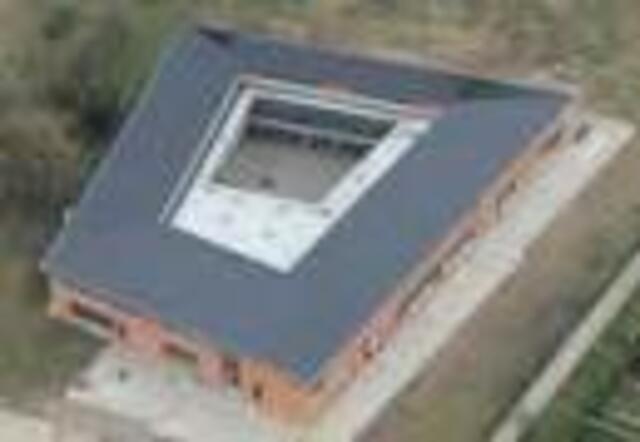 05)31028 Gronau, Lindenallee 2, Grundschule am Wildfang, Energieautark : Damit die KGS, mit Übernahme der Georg Sauerwein Realschule, in der bisherigen Grundschule entstehen konnte, mußte eine neue Grundschule gebaut werden. Das war sowieso sinnvoll, weil viele kleine Dorfschulen durch Bevölkerungsschwund im Nahbereich sich nicht mehr rechneten. _ http://gs-gronau.de/ | Foto: Gronau