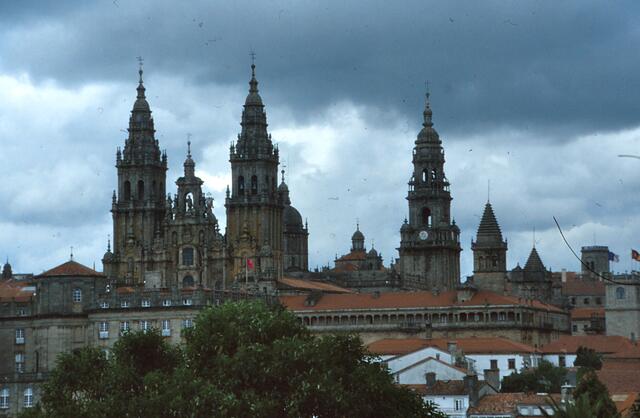 der ganze Kathedralkomplex und die angrenzenden Pilgerstätten von Santiago de Compostela