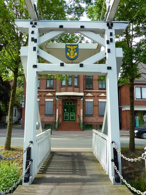Typische Fußgängerbrücke