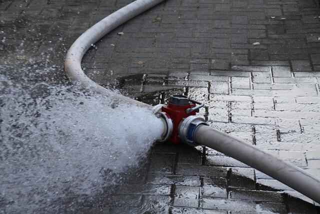 Druckminderventil verhindert, dass die Pumpen gegen eine stehende Wassersäule anlaufen müssen.