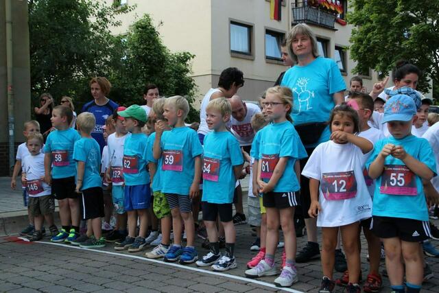 Bambinilauf beim 13. Lehrter Abend-City-Lauf des LSV. | Foto: Hubert Lödding