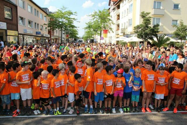 Zwei-Kilometer-Lauf beim 13. Lehrter Abend-City-Lauf des LSV | Foto: Hubert Lödding