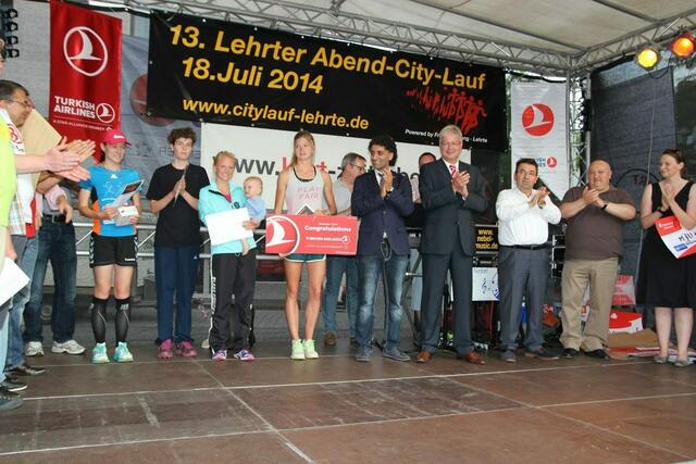 Siegerehrung beim 13. Lehrter Abend-City-Lauf. | Foto: Hubert Lödding