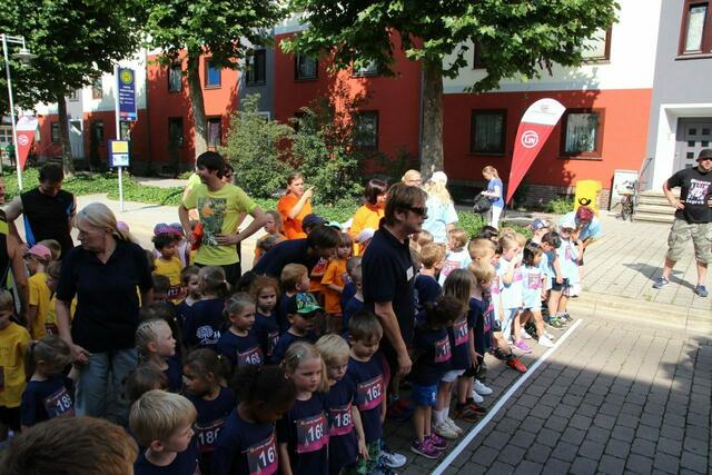Bambinilauf beim 13. Lehrter Abend-City-Lauf des LSV. | Foto: Hubert Lödding