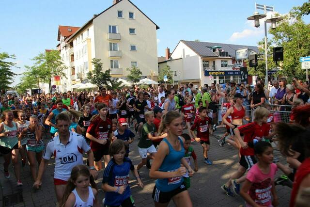 Vier-Kilometer-Lauf beim 13. Lehrter Abend-City-Lauf des LSV. | Foto: Hubert Lödding