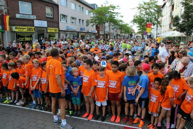Zwei-Kilometer-Lauf beim 13. Lehrter Abend-City-Lauf des LSV | Foto: Hubert Lödding
