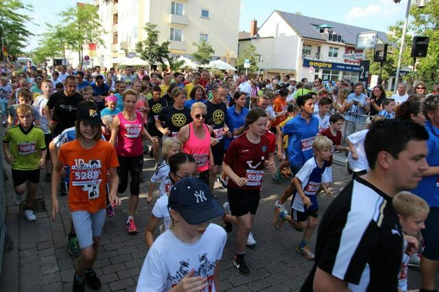 Vier-Kilometer-Lauf beim 13. Lehrter Abend-City-Lauf des LSV | Foto: Hubert Lödding