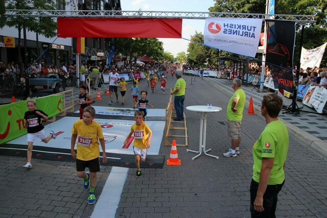 Zwei-Kilometer-Lauf beim 13. Lehrter Abend-City-Lauf des LSV. | Foto: Hubert Lödding