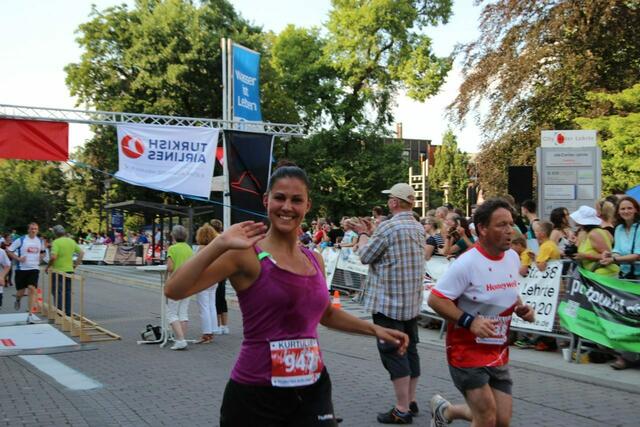 Vier-Kilometer-Lauf beim 13. Lehrter Abend-City-Lauf des LSV. Auch bei 30 °C: Laufen macht Spaß. | Foto: Hubert Lödding