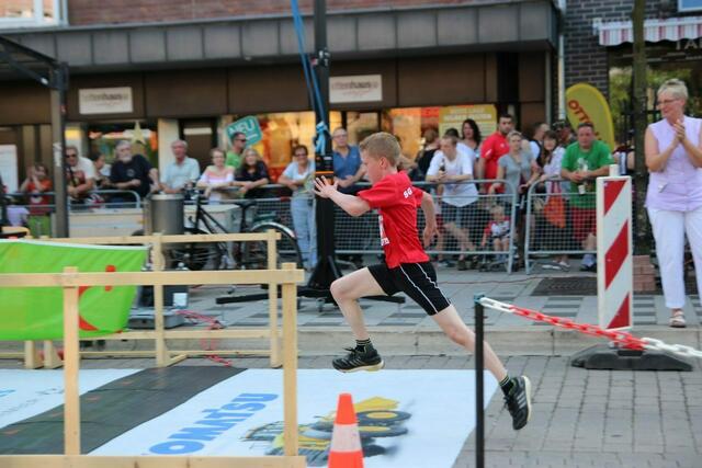 Zwei-Kilometer-Lauf beim 13. Lehrter Abend-City-Lauf des LSV. | Foto: Hubert Lödding