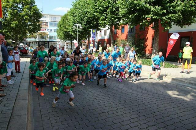 Bambinilauf beim 13. Lehrter Abend-City-Lauf des LSV. | Foto: Hubert Lödding