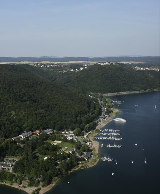 Waldeck West. Vorn ist der "Bericher Stein"