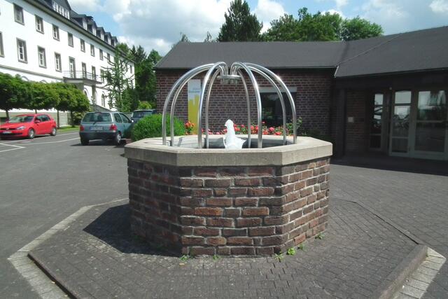 Der Brunnen.