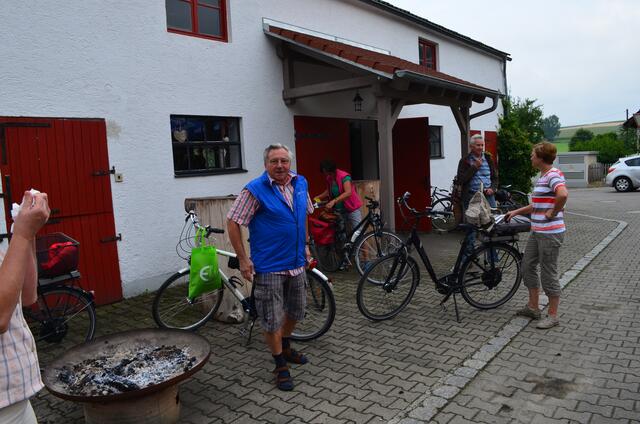 Die ersten Radler treffen ein.