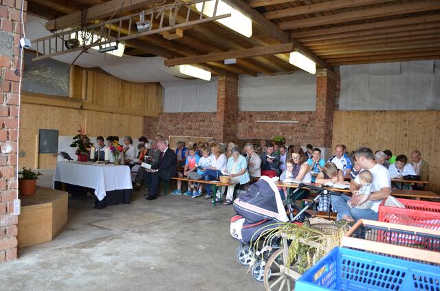 Die Gemeinschaft erfreut.