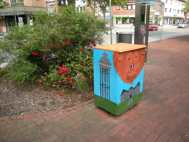 Vor der Stadtbibliothek.