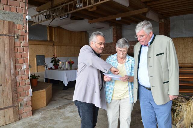 Pfarrer Markus Maiwald, Mesnerin Josefa Kopp, Kirchenvorsteher Ulf-Oskar Homann