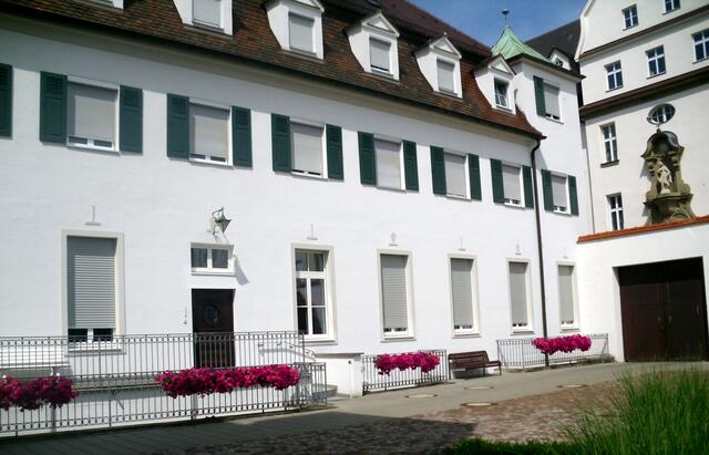 Auch die Generalleitung der Dillinger Franziskanerinnen hat hier ihren Sitz.