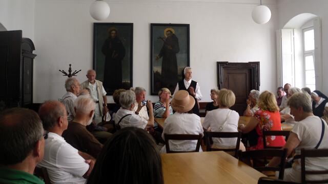 Im Refektorium,  der Speisesaal eines christlichen Klosters