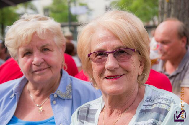 Helmut-Haller-Platz-Fest: Unter den Festgästen: Hallers Schwestern Elfriede (links) und Gerda