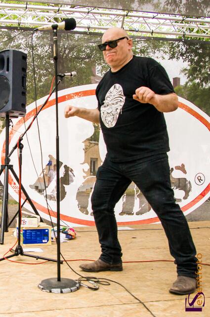 Helmut-Haller-Platz-Fest: Voll in Fahrt: Arno Löb - Impotenz-Band-Frontmann, Krimi-Autor, Kulturschaffender und Initiator der Widmung Helmut-Haller-Platzes