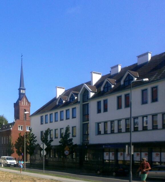 Noch etwas ist wichtig zu erwähnen: Bis zum Ende des Zweiten Weltkriegs bestand die Einwohnerschaft aus Deutschen mit überwiegend evangelischer Religionszugehörigkeit. Nach Kriegsende wurde durch die zugewanderte polnische Bevölkerung Swinemünde überwiegend katholisch.