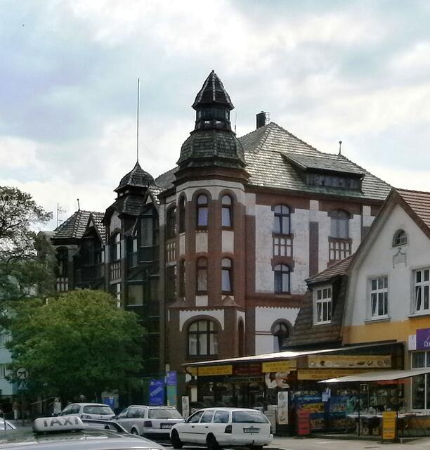 Bis zum 2. Weltkrieg war Swinemünde das drittgrößte deutsche Ostseebad. Danach gehört es seit dem 6. Oktober 1945 zu Polen.