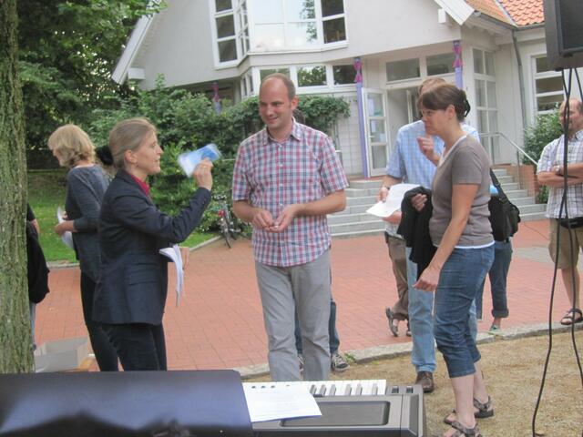Pastorin Junginger und Christian Meyer und Kirchenvorsteherin Anke Ulbrich.