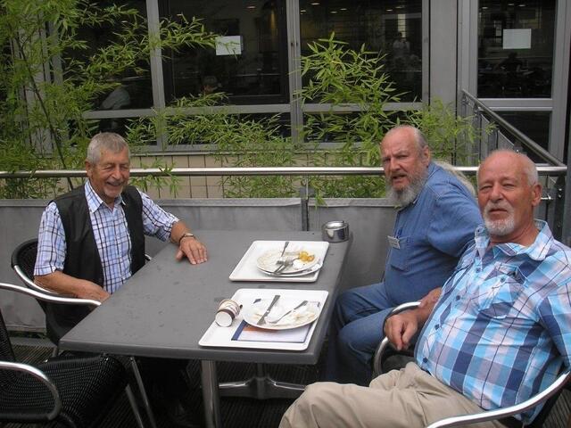Nach der Sendung Besuch in der Kantine zum Mittagessen.