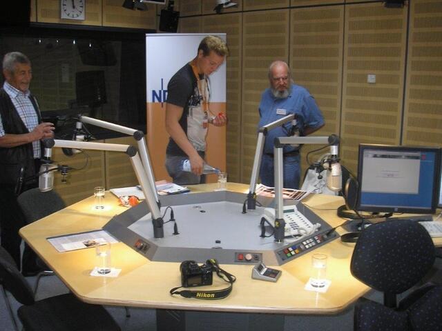 Der "runde Tisch" im Studio. Einweisung in die Plätze. | Foto: Bernd Wilke