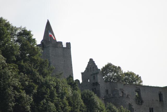 ...stolze Burg...