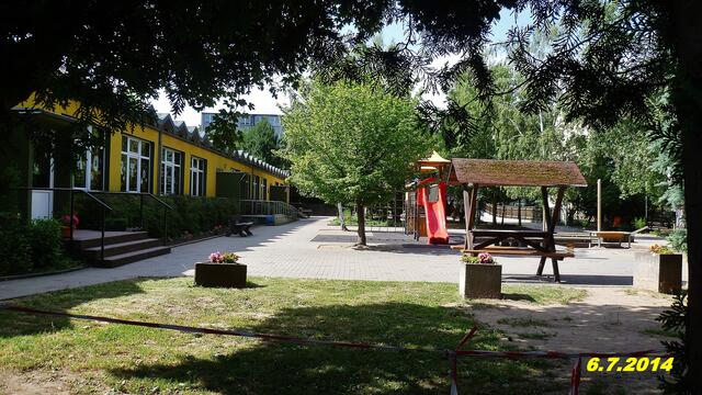 (27) !!! Sonntags + Monatsbilder / Schulhof !!! 6.7.2014 Temperatur: Plus 23°C 7:17h / 28°C Plus 8:56h - in der Sonne / 22°C im Schatten / Wind:1-4 / sonnig heiß und etwas bewölkt !
