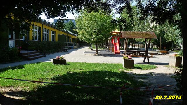 (29) !!! Sonntags + Monatsbilder / Schulhof !!! 20.7.2014 Temperatur: Plus 18°C 6:17h / 26°C Plus 8:43h - in der Sonne / 37°C / Wind:1- 3 / sonnig und heiß !