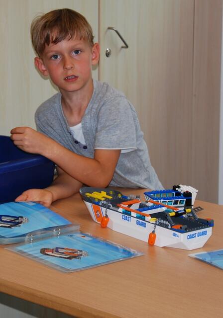 Ein Schiff nimmt Formen an.