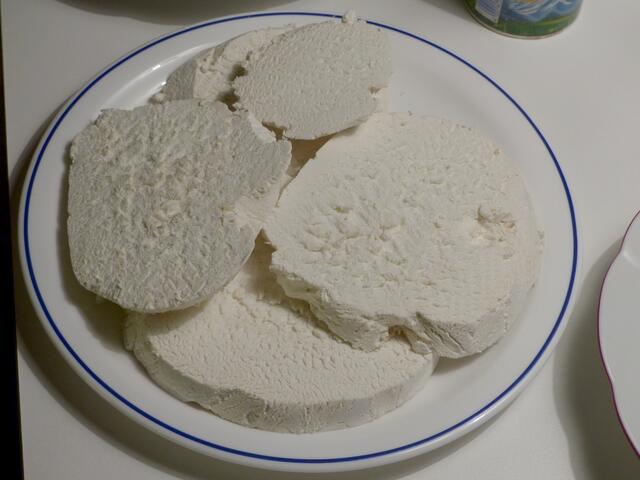 Er wird in ca. 1cm dicke Scheiben geschnitten, mit Ei und Mehl paniert und in der heißen Pfanne ausgebacken. Das war wieder eine köstliche Mahlzeit - frisch in der Natur gewachsen, direkt auf den Tisch gebracht und mit Freude verzehrt.