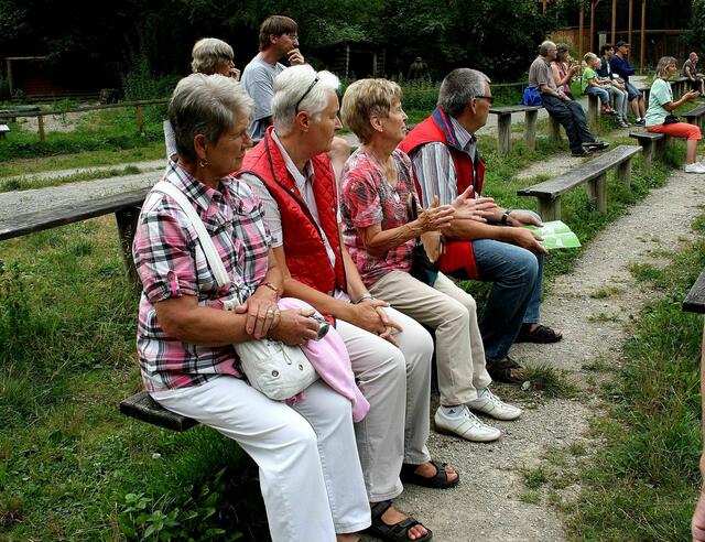 Zuschauer der Greifvogelschau