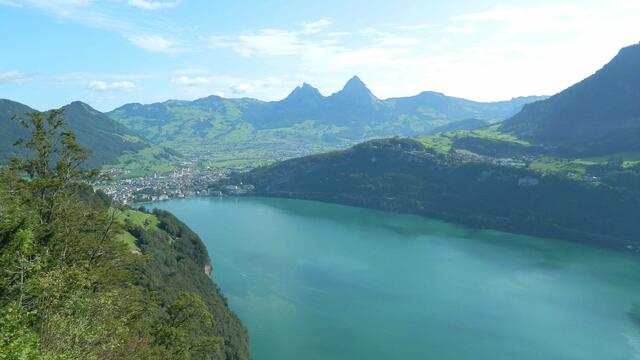 Blick auf Brunnen und die beiden Mythen