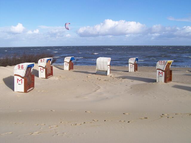 September: Strandkörbe in Cuxhaven