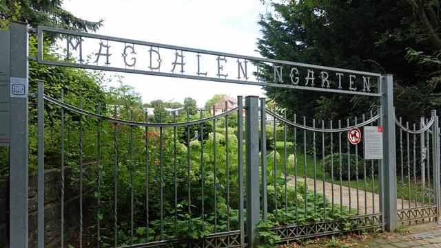 Eingang vom Magdalenenhof zum Magdalenengarten (Foto: Helmut Kuzina)