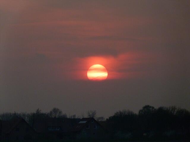 Sonnenuntergang in Ilten (bei Hannover) Anfang April 2014